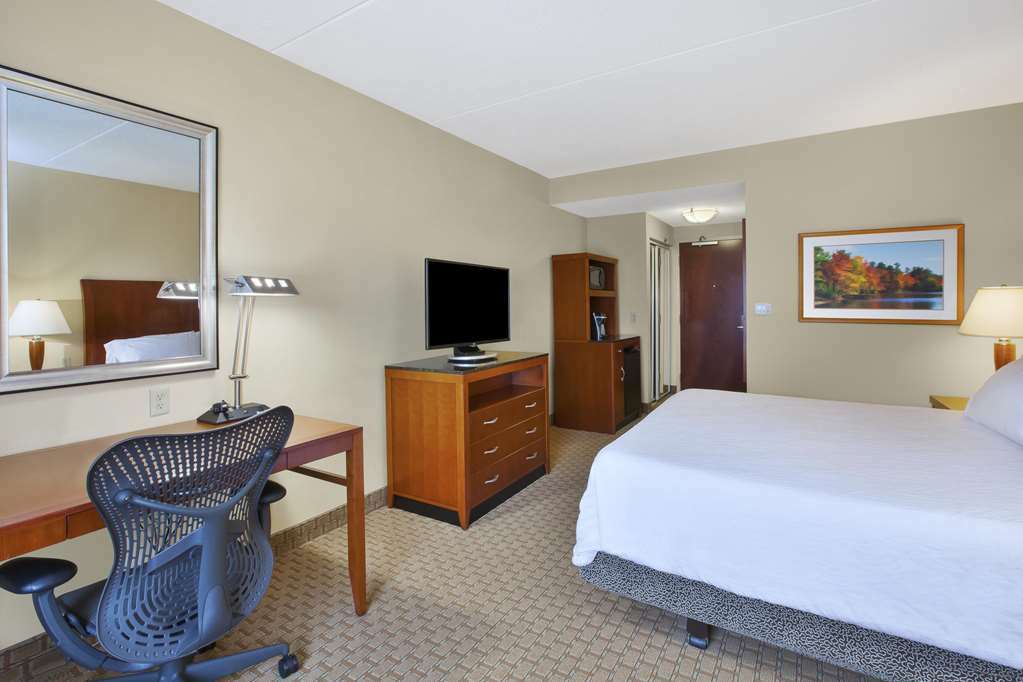 Hilton Garden Inn Кларксбург Номер фото